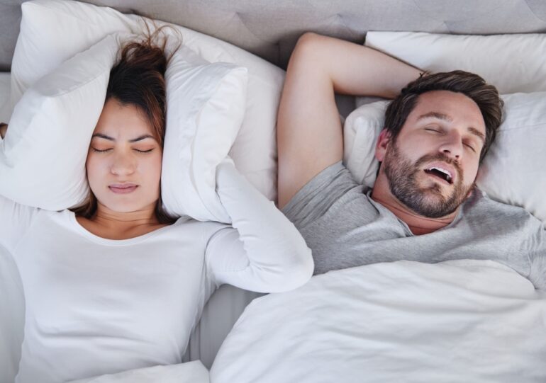 いびきと睡眠時無呼吸症候群の関係は？危険性・検査方法を詳しく解説！